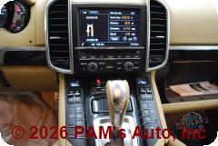 Vehicle photo 13