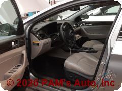 Vehicle photo 7