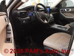 Vehicle photo 7