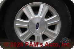 Vehicle photo 7