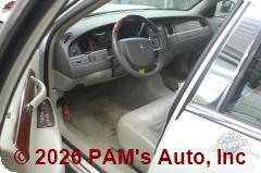 Vehicle photo 8