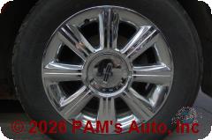 Vehicle photo 7