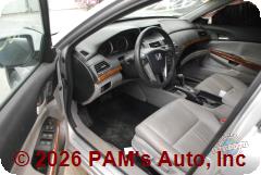 Vehicle photo 8