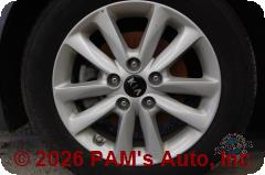 Vehicle photo 7