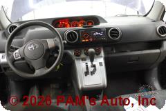Vehicle photo 12